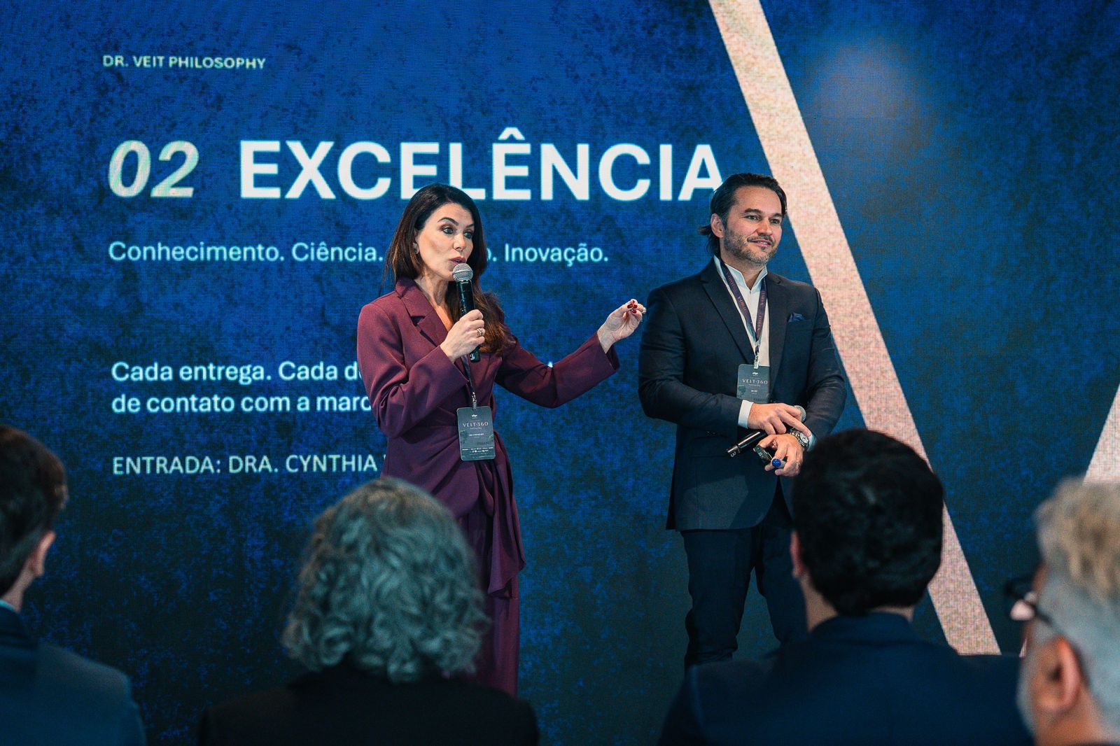 Dra. Cynthia Veit e Dr. Veit em aula
