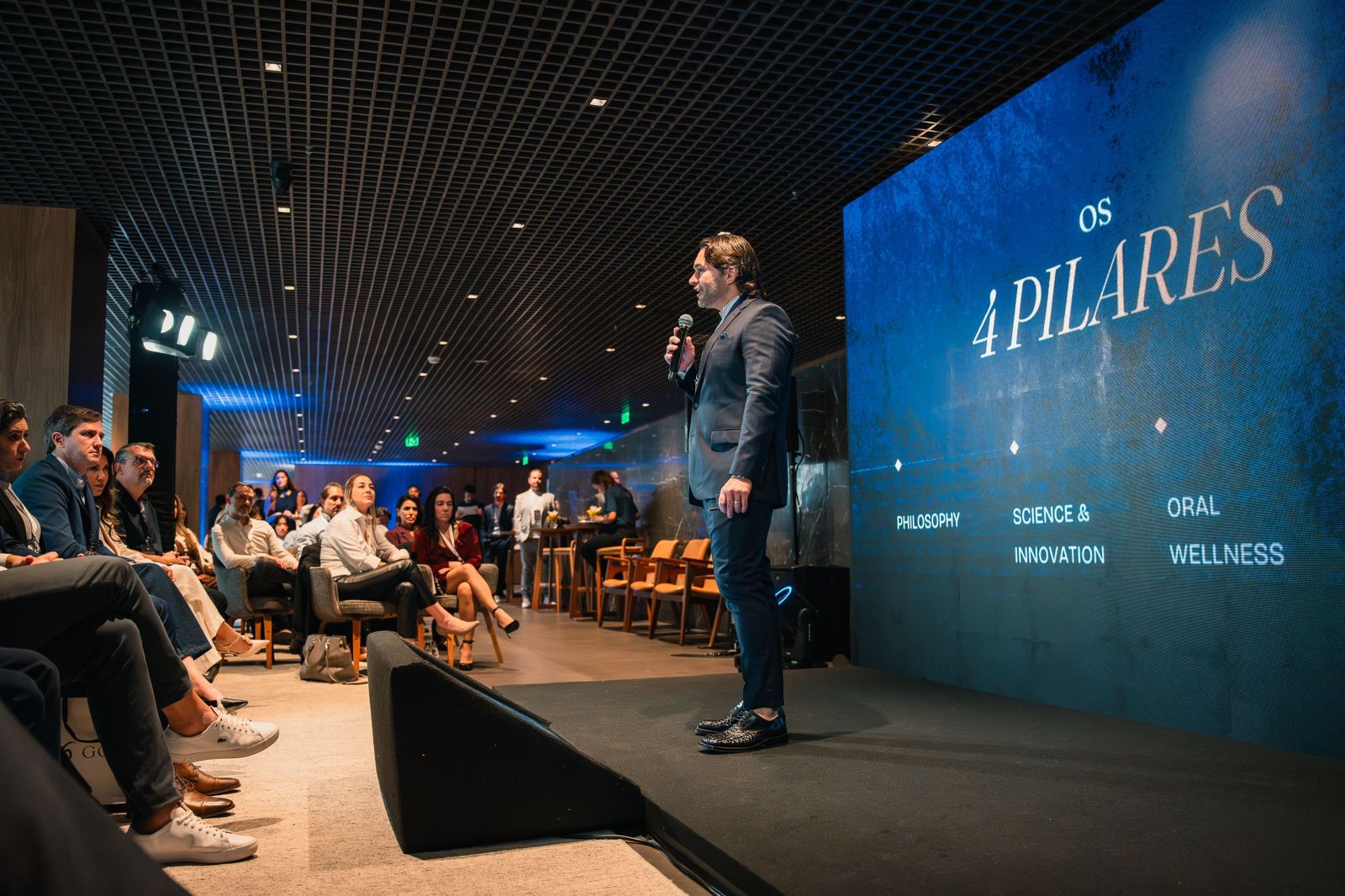 Dr. Veit apresentando os 4 pilares